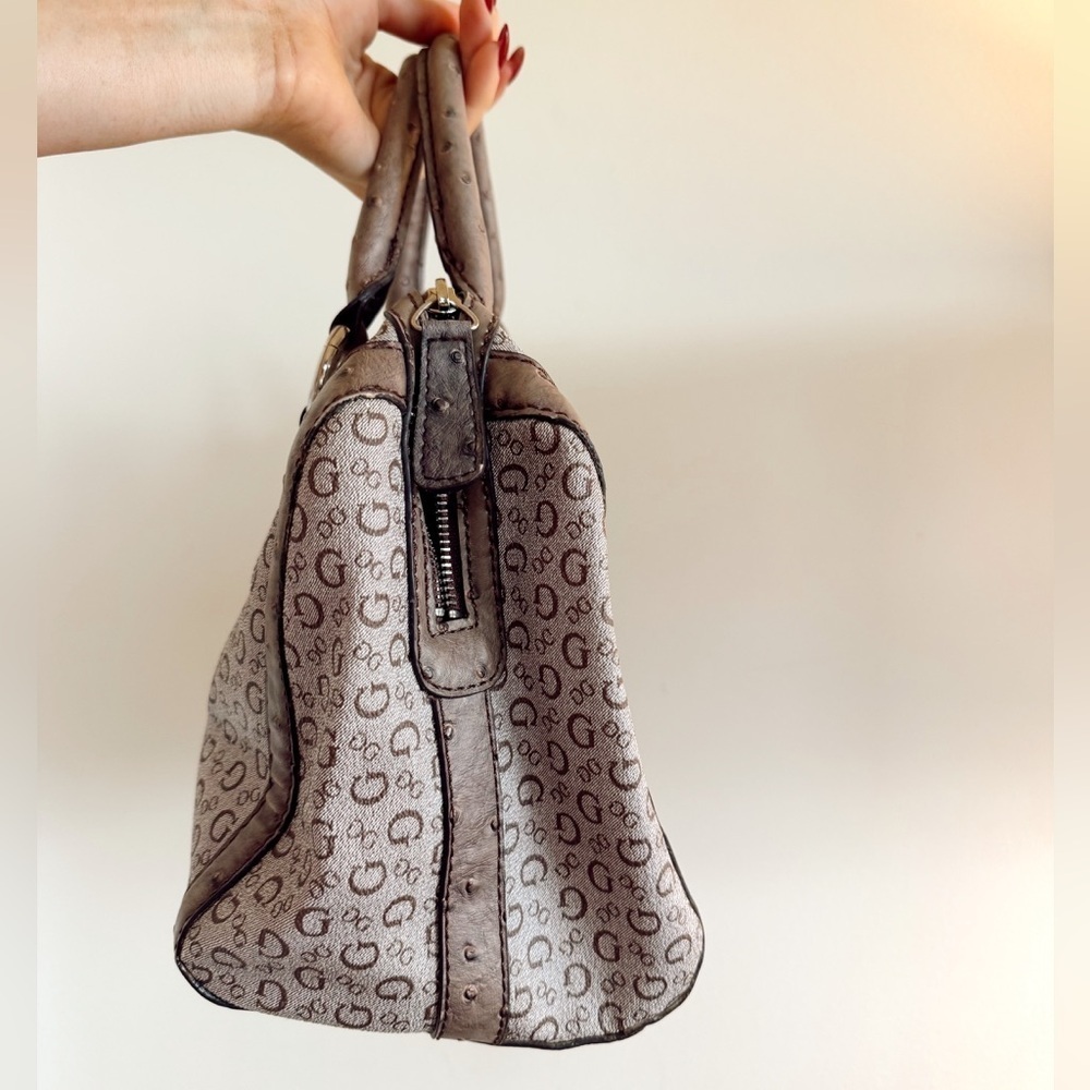 GUESS 90s Y2K monogram neutral brown shoulder bag - Picture 2 of 4